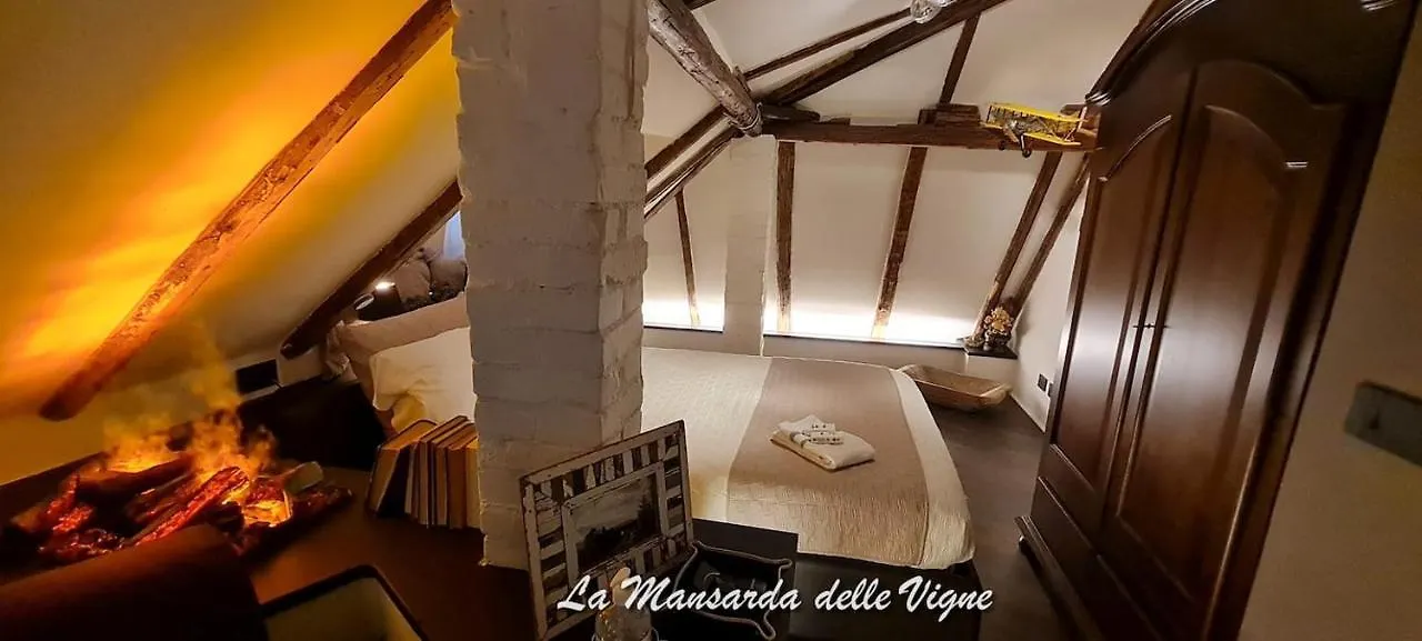 La Mansarda Delle Vigne : Suite Loft Porto Antico 0*, Janov